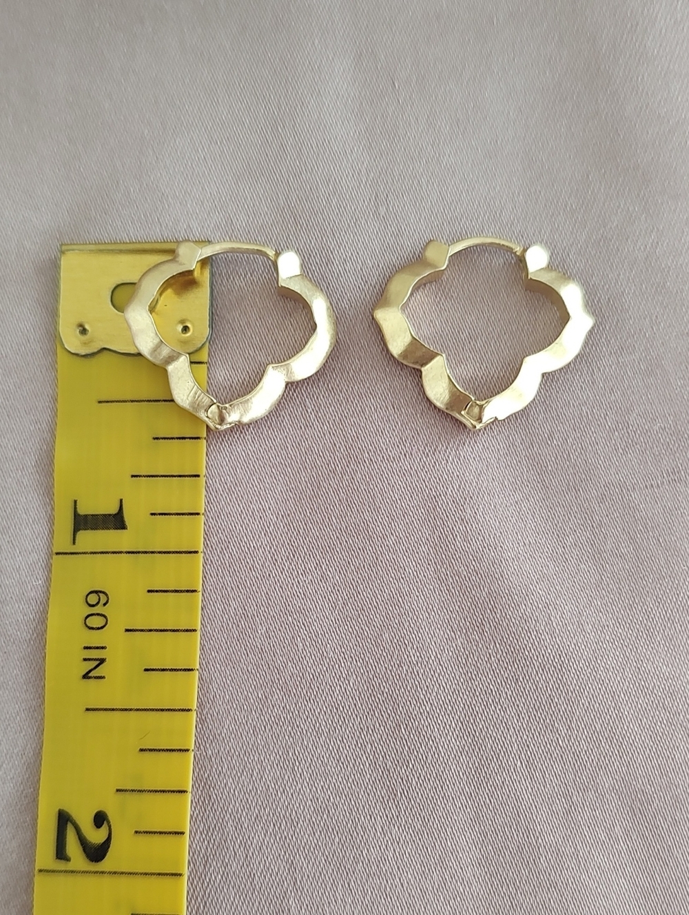Kendra Scott Abbie Small Hoops - Picture 3 of 4